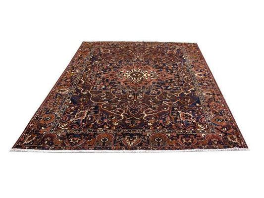 10 x 12.5 hand-knotted Bakhtiar-pattern wool rug, detail of pattern