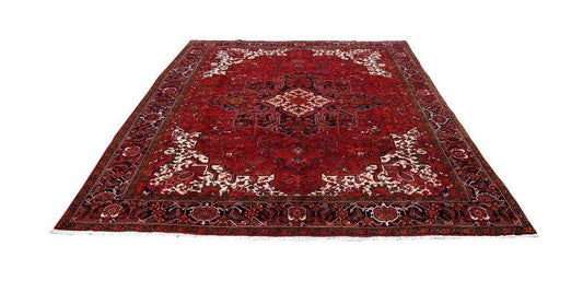 10 x 12.8 hand-knotted Heriz-style wool rug, detail of pattern