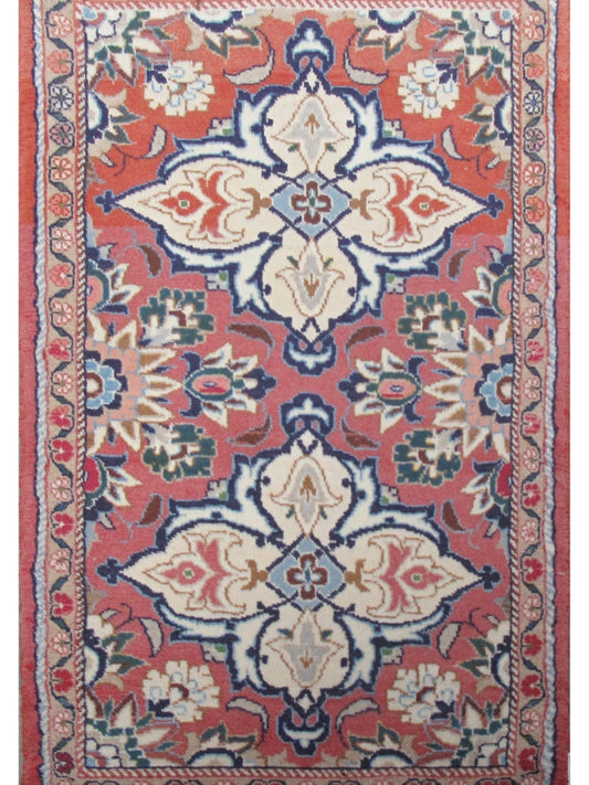 2.6 x 4.6 hand-knotted hamadan-style wool rug, detail of pattern