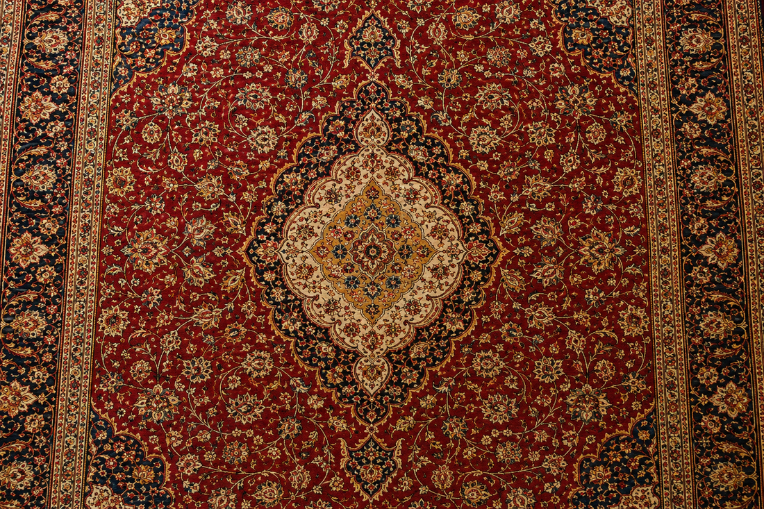 Kashan Rugs: The Classic Persian Medallion Guide