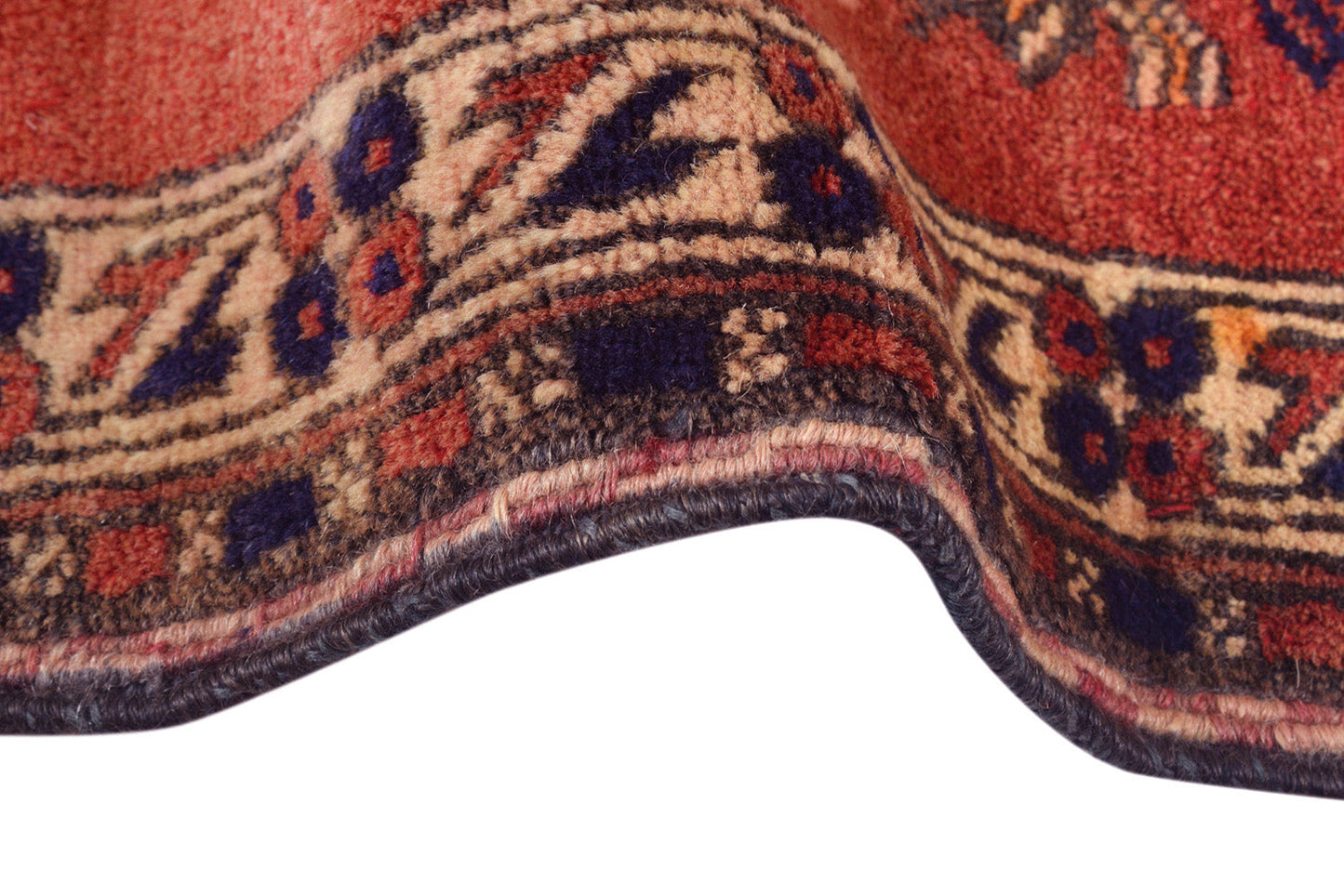 Tribal Shiraz-style narrow runner, end-finish and fringe close-up