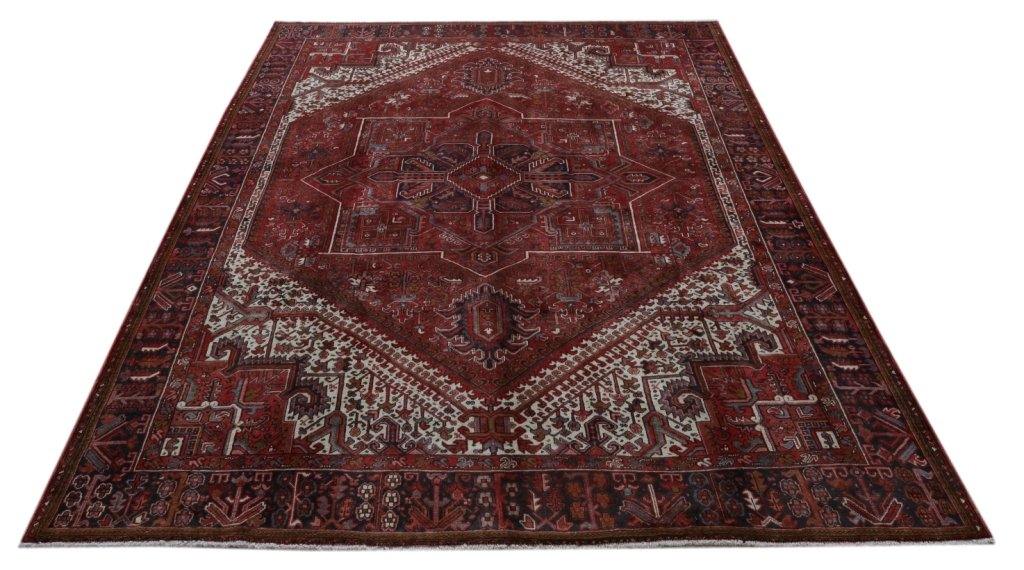10 x 12.4 hand-knotted Heriz-style wool rug, detail of pattern