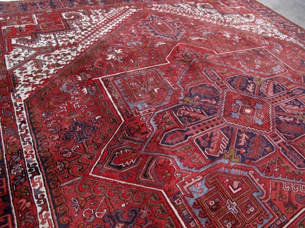 10 x 12.4 hand-knotted Heriz-style wool rug, pile detail showing wool texture