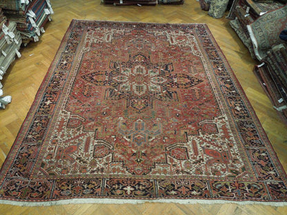 10 x 12.6 hand-knotted Heriz-style wool rug, corner detail