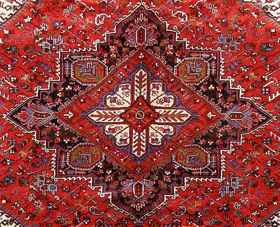 10 x 12.8 hand-knotted Heriz-style wool rug, pile detail showing wool texture