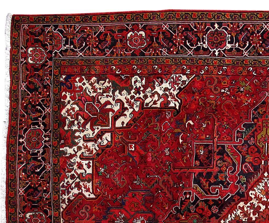 10 x 12.8 hand-knotted Heriz-style wool rug, corner detail