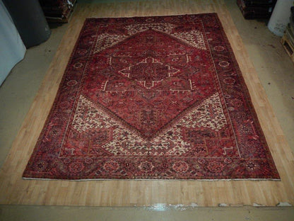 Semi-antique Heriz-style wool rug, close-up of central medallion in red and navy