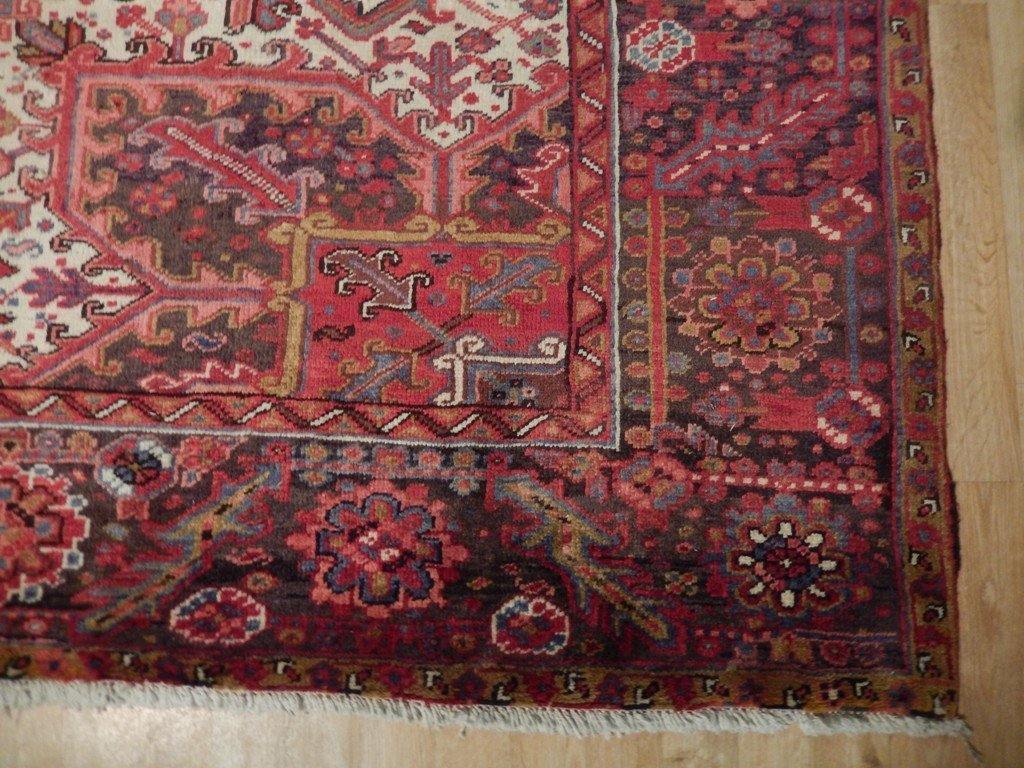 Semi-antique Heriz-style wool rug, edge and border detail