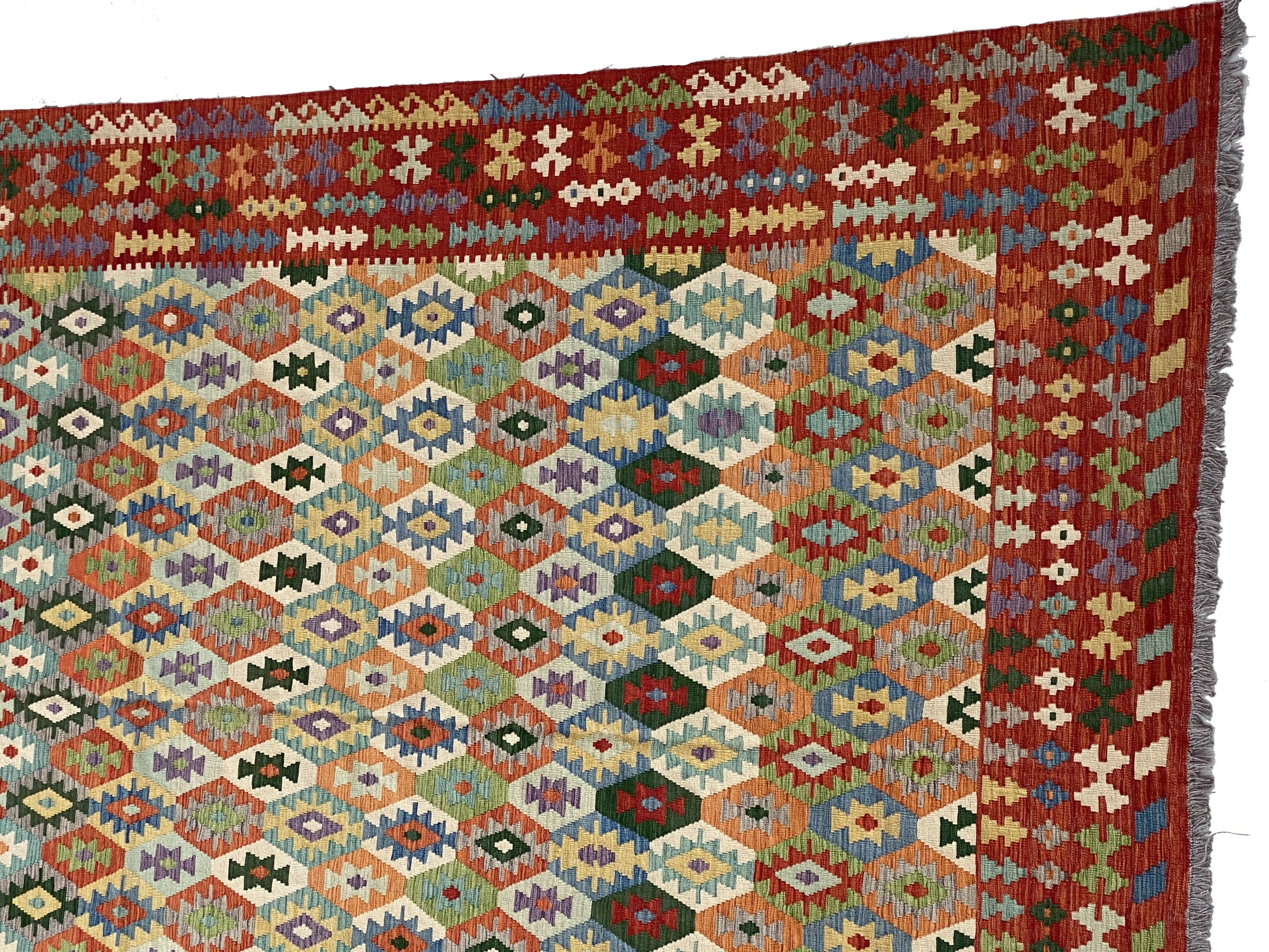 Chic Kilim, mid-field secondary motif detail