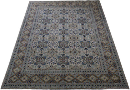 Signed Kashan-style ivory rug, central floral medallion close-up