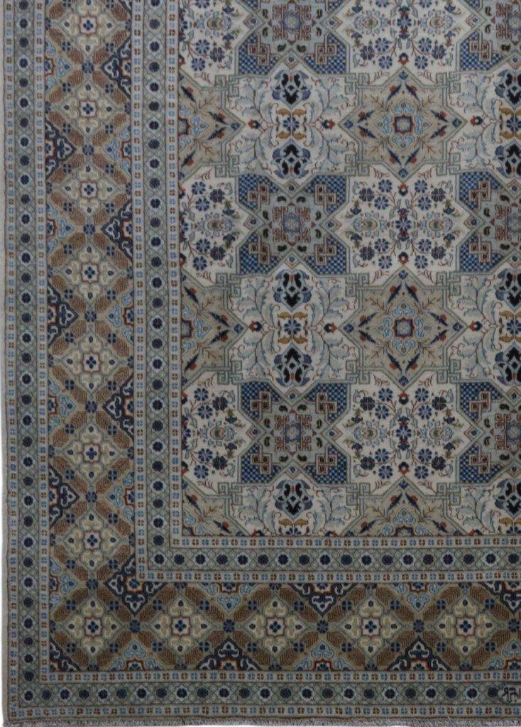 Signed Kashan-style ivory rug, corner motif with floral arabesques