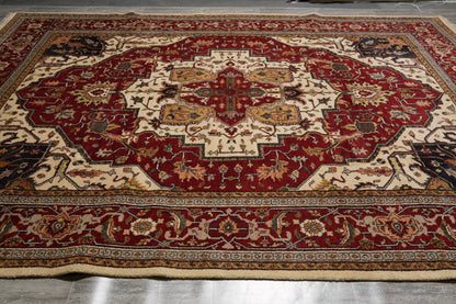 Heriz-Serapi-style wool rug, central medallion close-up in burgundy and ivory