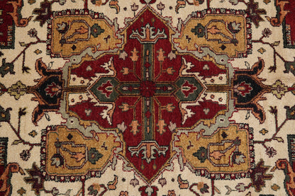 Heriz-Serapi-style wool rug, border pattern detail