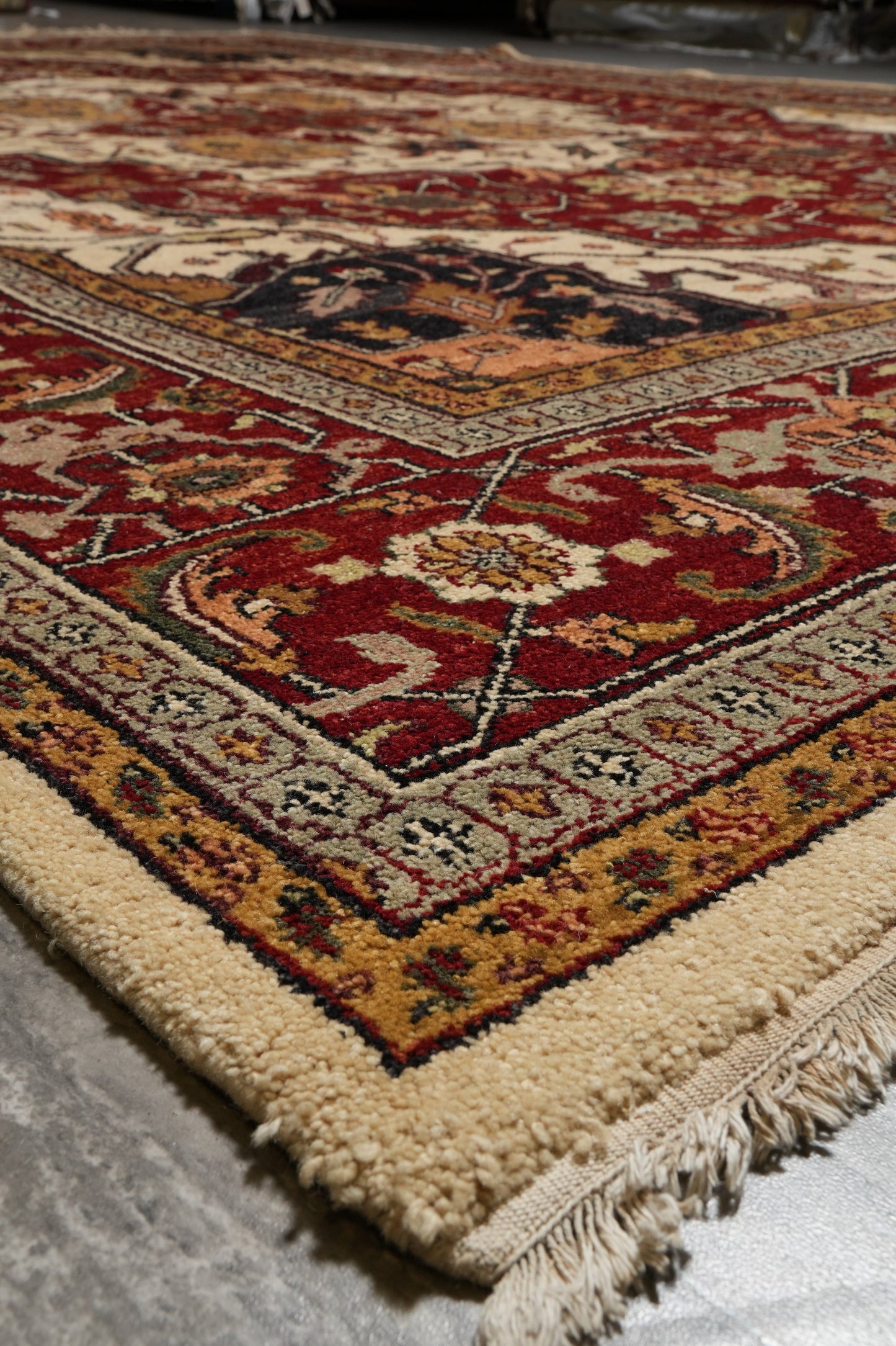 Heriz-Serapi-style wool rug, alternate corner detail
