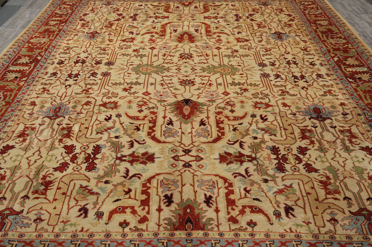 Ziegler rug, border pattern in ivory and coral