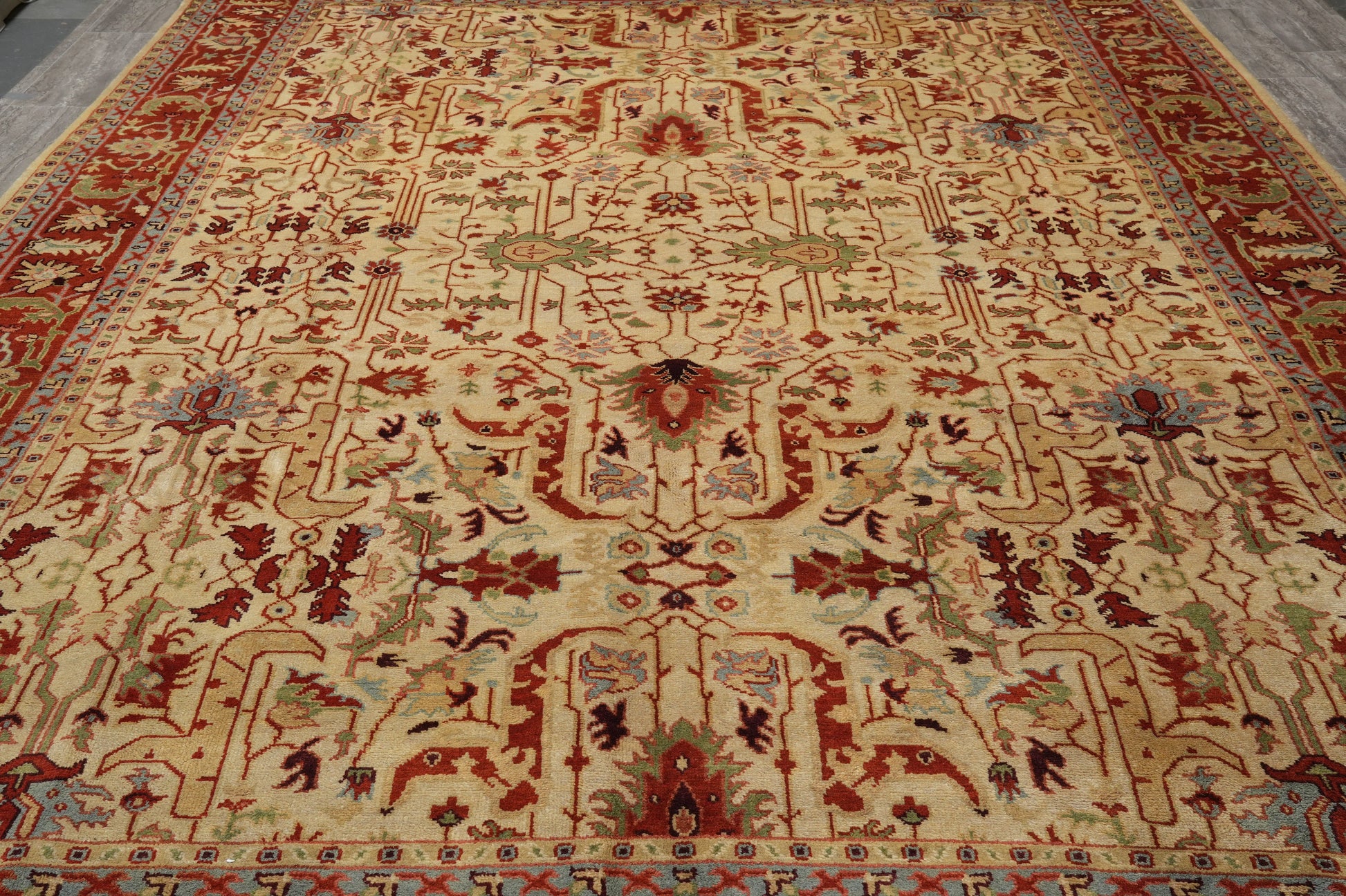 Ziegler rug, border pattern in ivory and coral