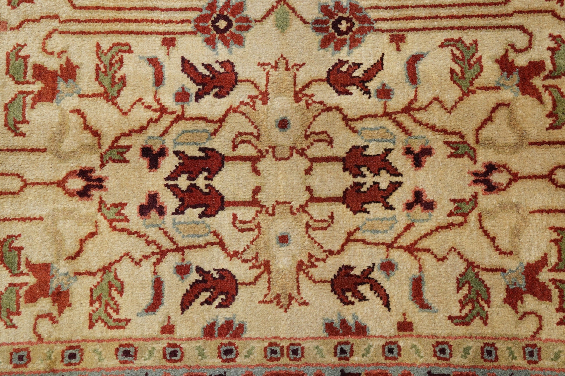 Ziegler rug, secondary medallion close-up