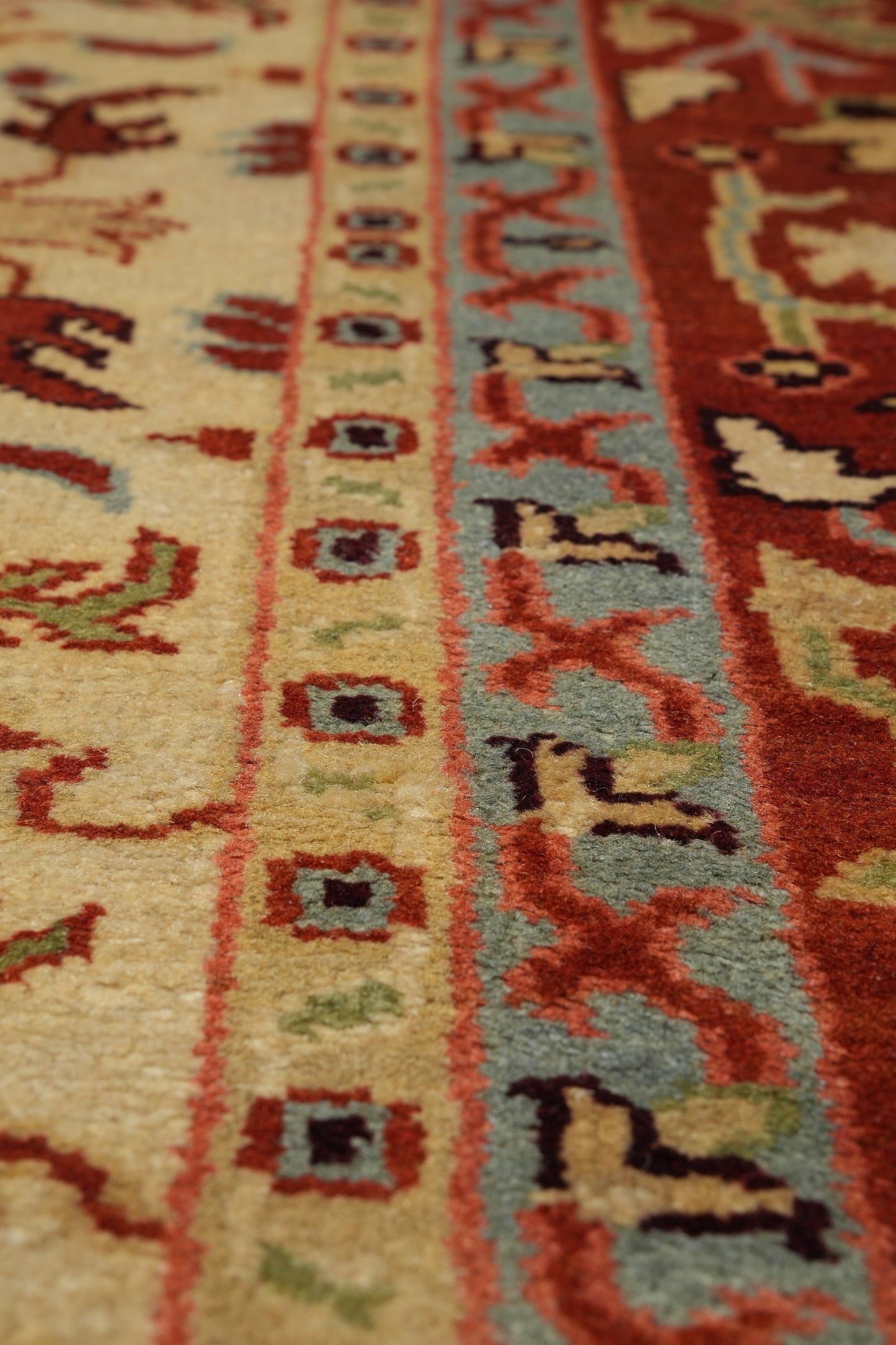 Ziegler rug, color balance close-up of ivory field with coral accents