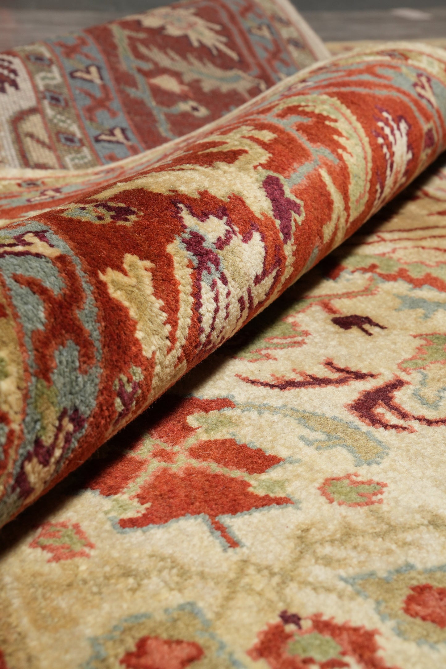 Ziegler rug, secondary border pattern detail