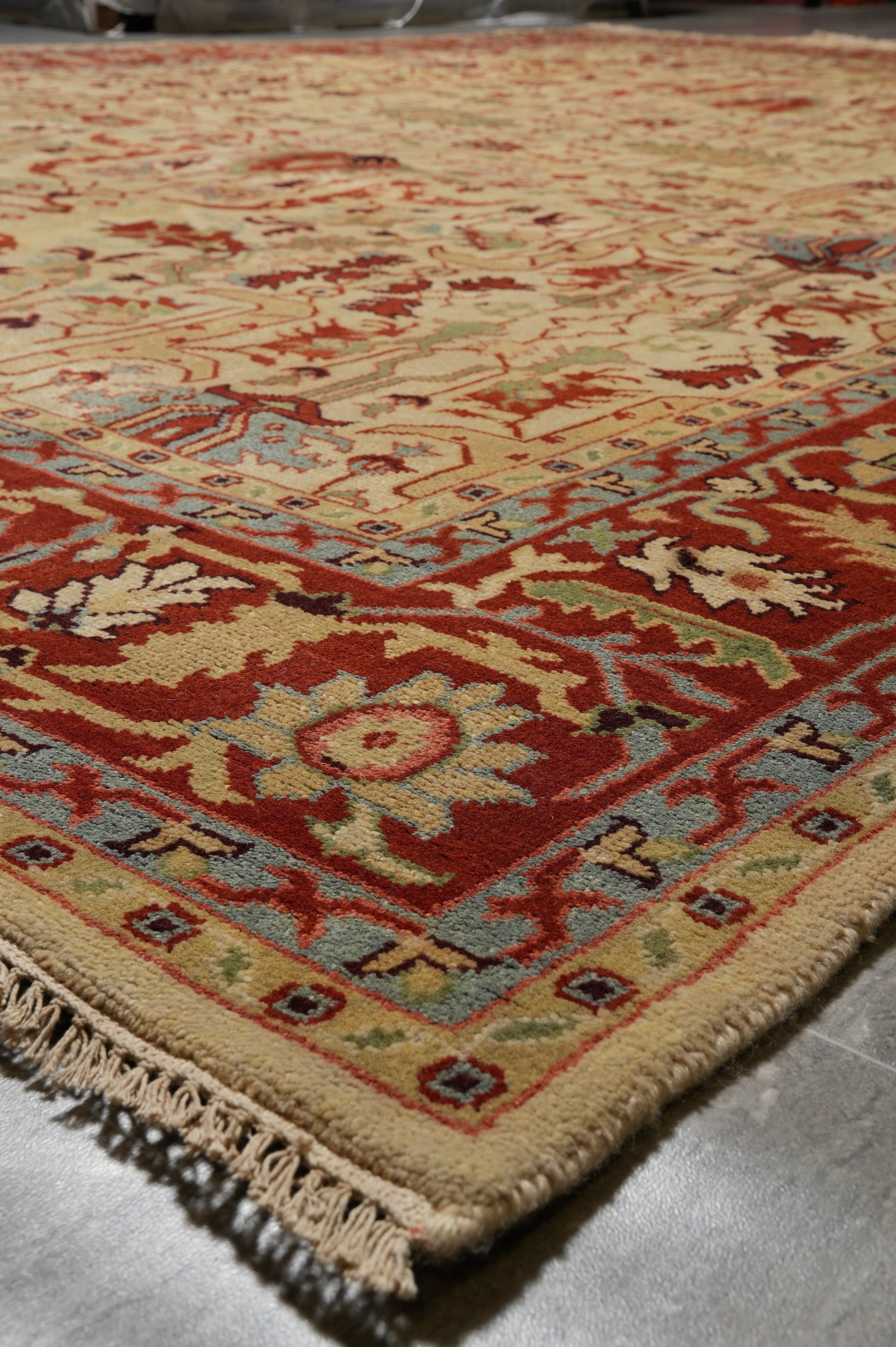 Ziegler rug, mid-field motif close-up
