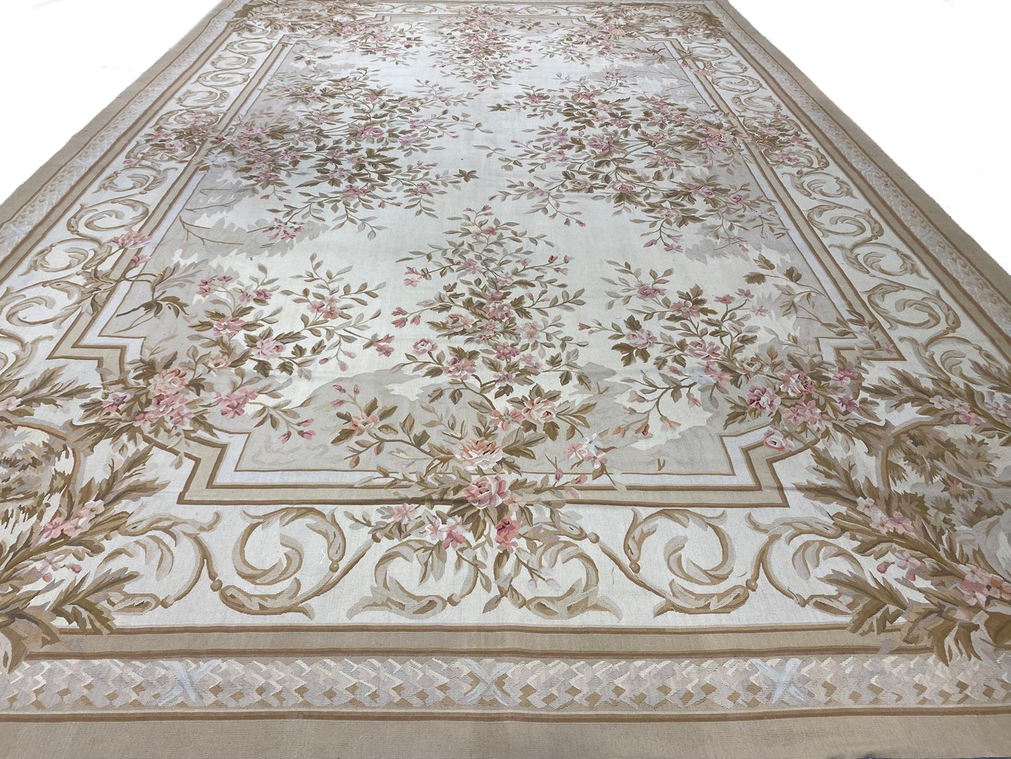 Aubusson floral rug, corner motif with curvilinear arabesques