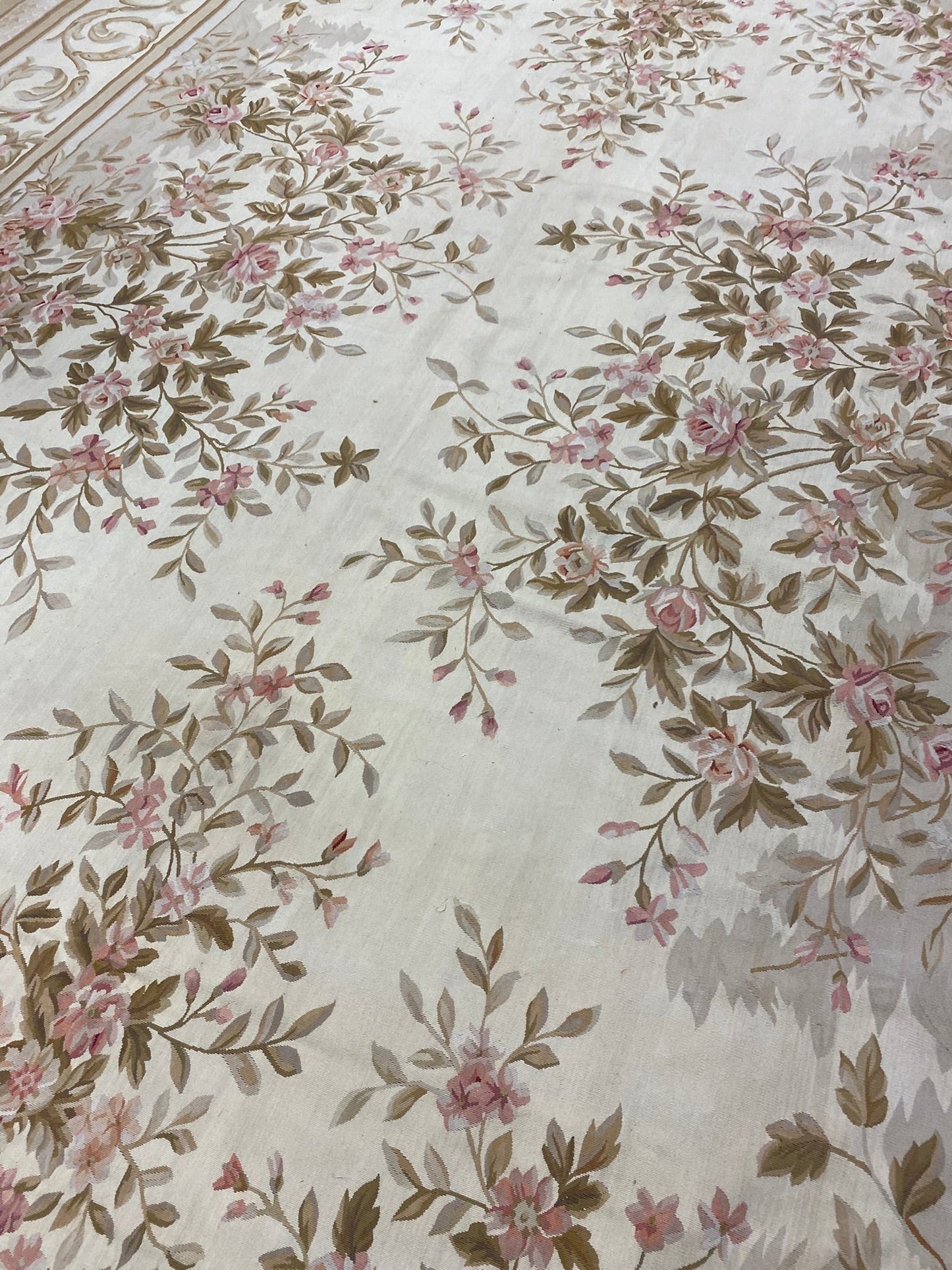 Aubusson floral rug, alternate medallion close-up