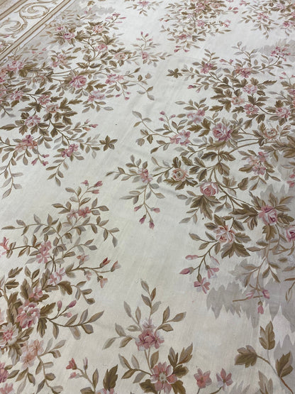 Aubusson floral rug, alternate medallion close-up