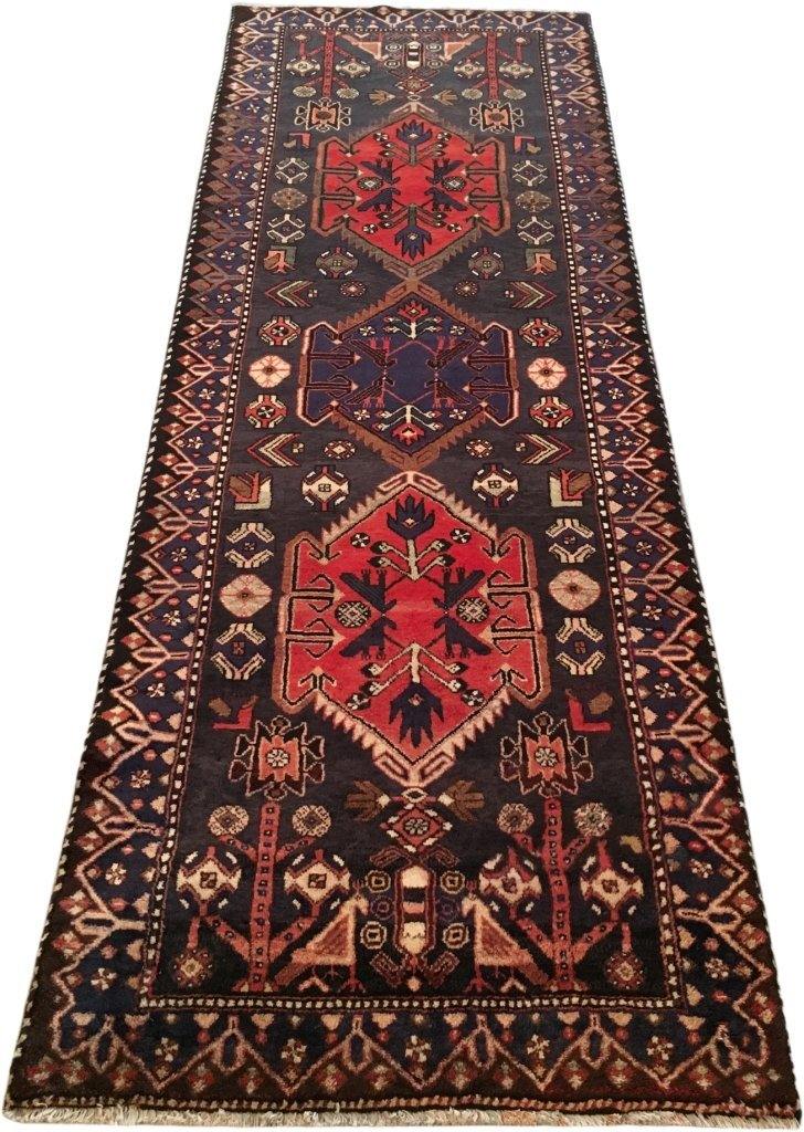 Hamadan-style multi runner, central medallion detail