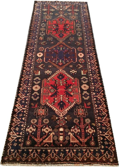 Hamadan-style multi runner, central medallion detail