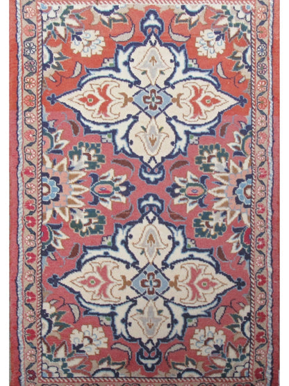 2.6 x 4.6 hand-knotted hamadan-style wool rug, detail of pattern
