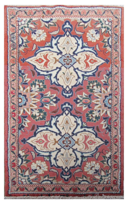 2.6 x 4.6 hand-knotted hamadan-style wool rug, top view