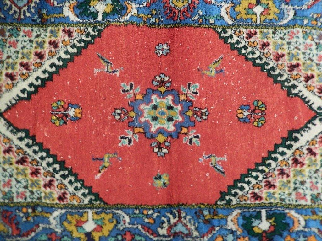 2.8 x 4.7 hand-knotted traditional wool rug, pile detail showing wool texture