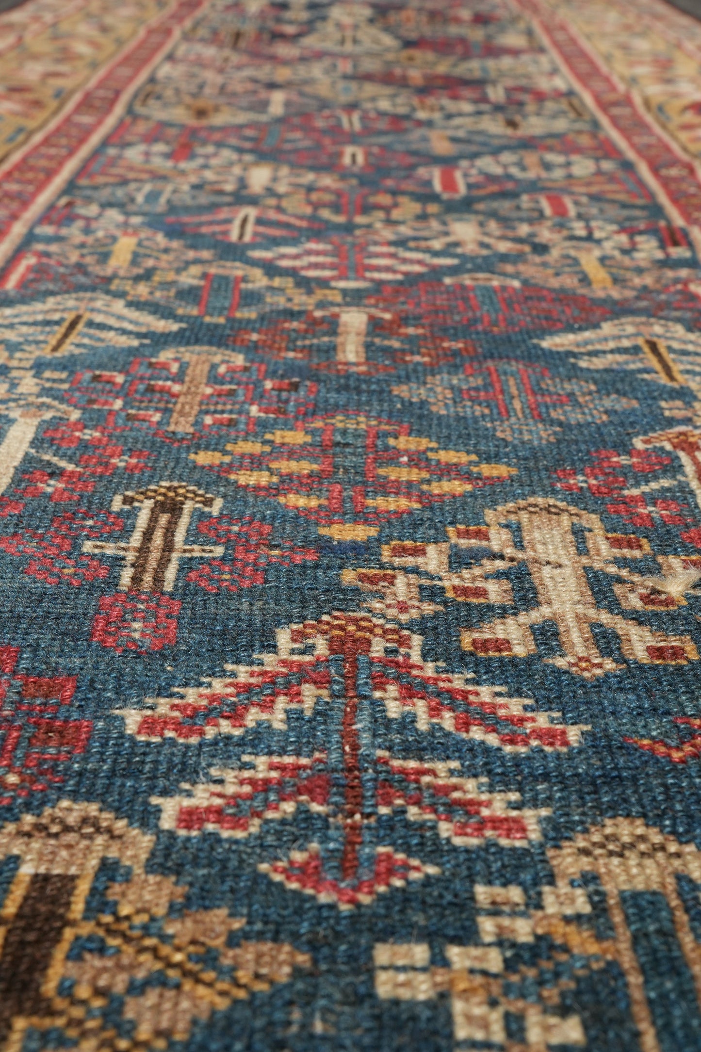 Antique 1940s Joshagan-pattern runner, secondary motif close-up