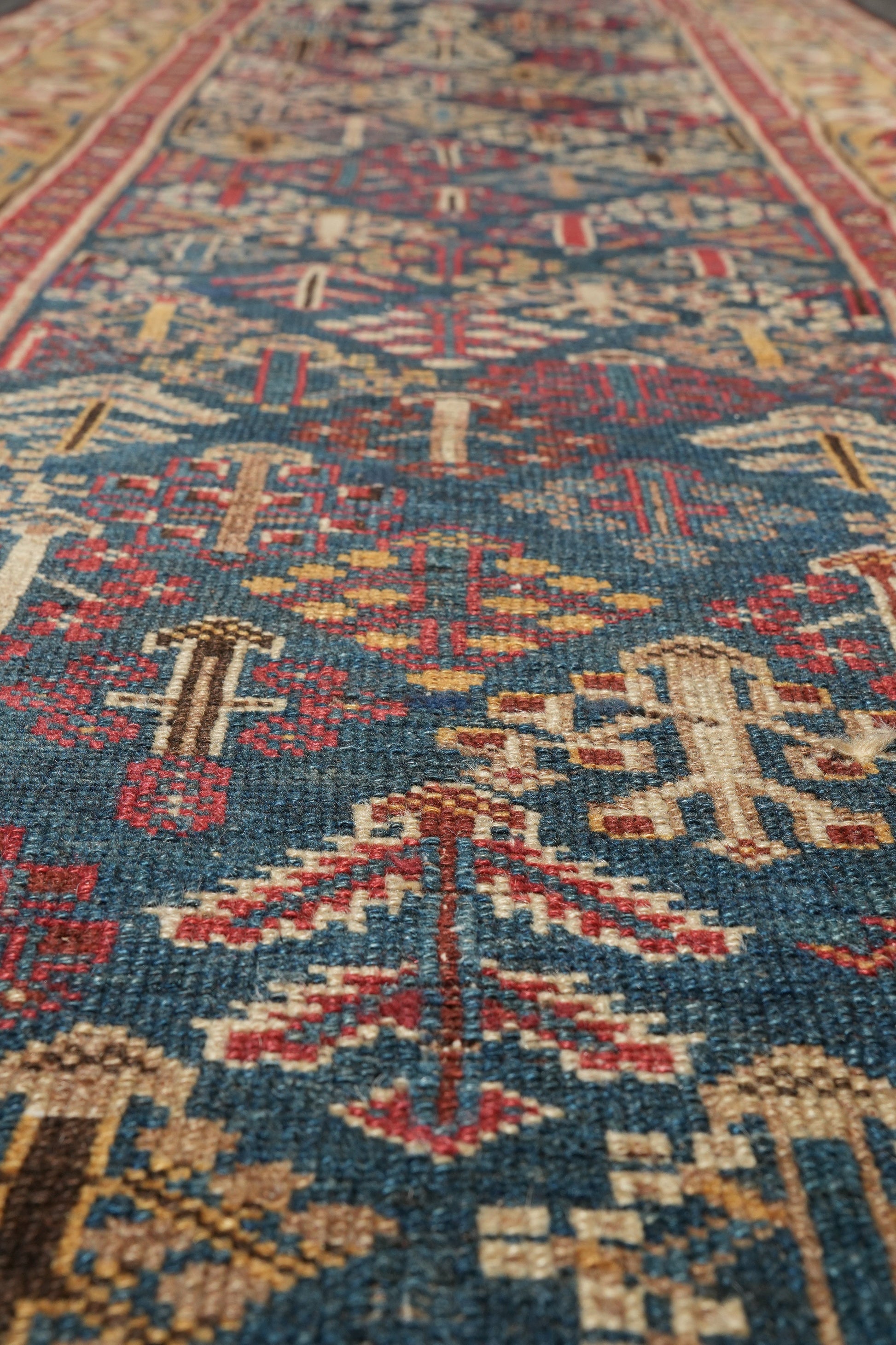 Antique 1940s Joshagan-pattern runner, secondary motif close-up