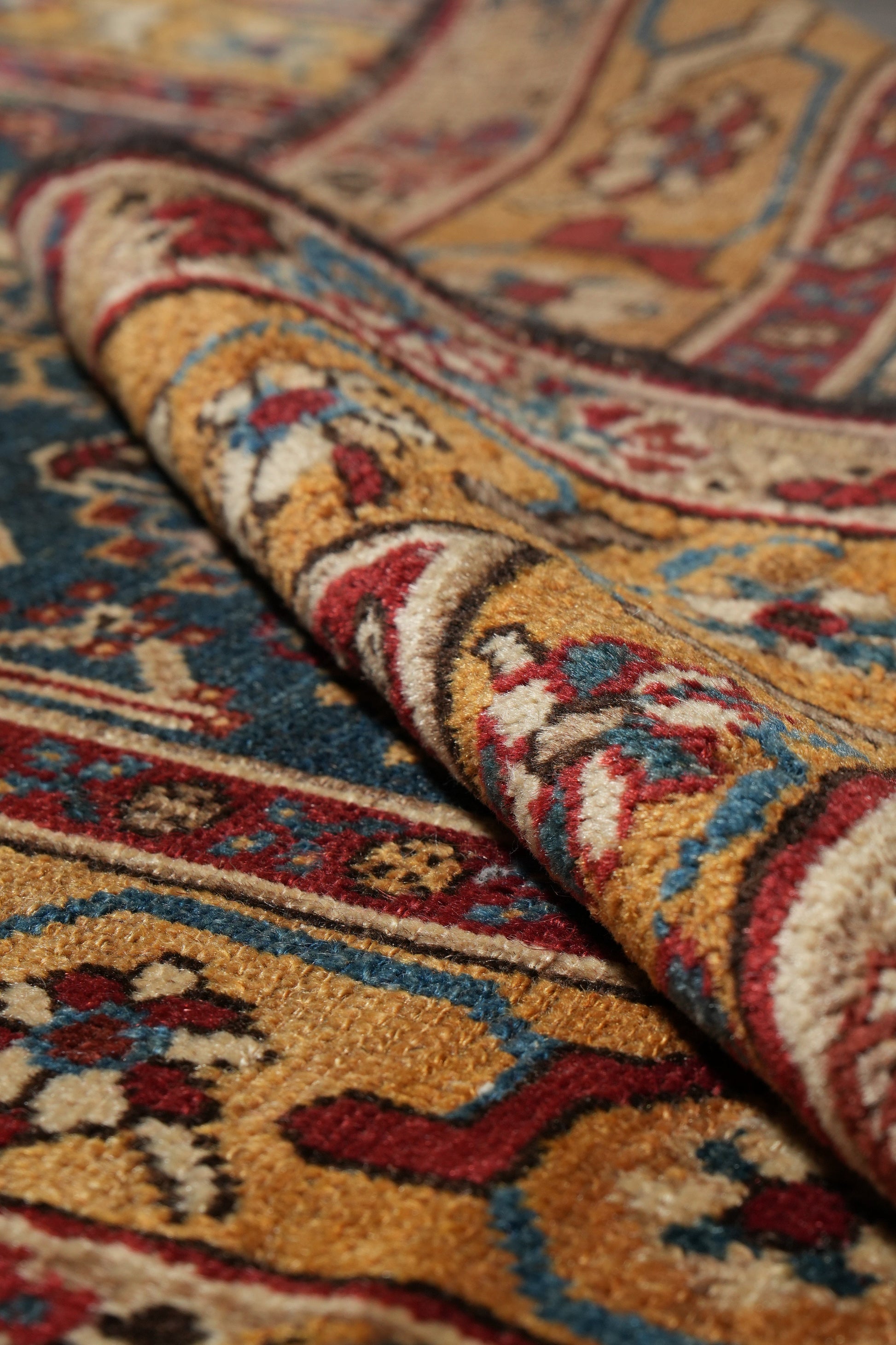 Antique 1940s Joshagan-pattern runner, end-finish and fringe close-up