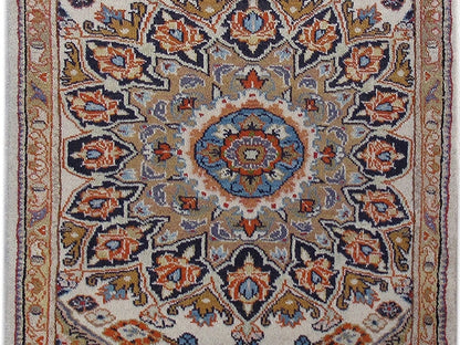 2 x 3 hand-knotted hamadan-style wool rug, detail of pattern