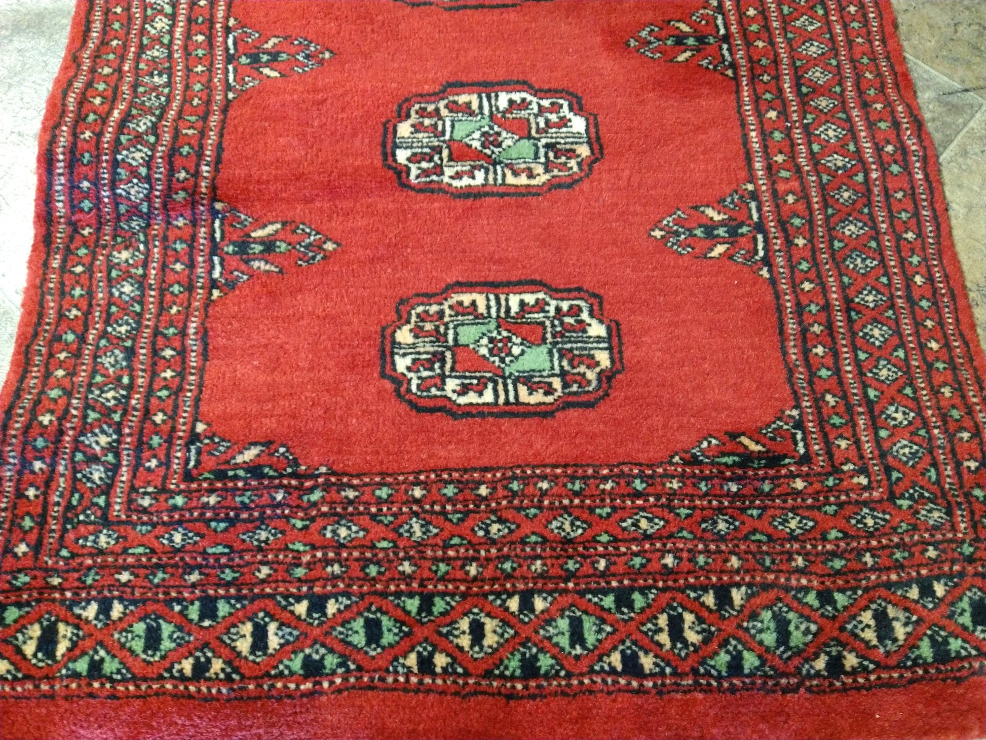 Bokhara runner, alternate corner showing gul continuity