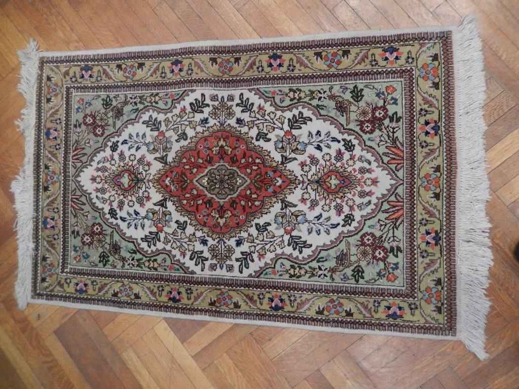 3.3 x 5 hand-knotted tabriz-style wool rug, detail of pattern
