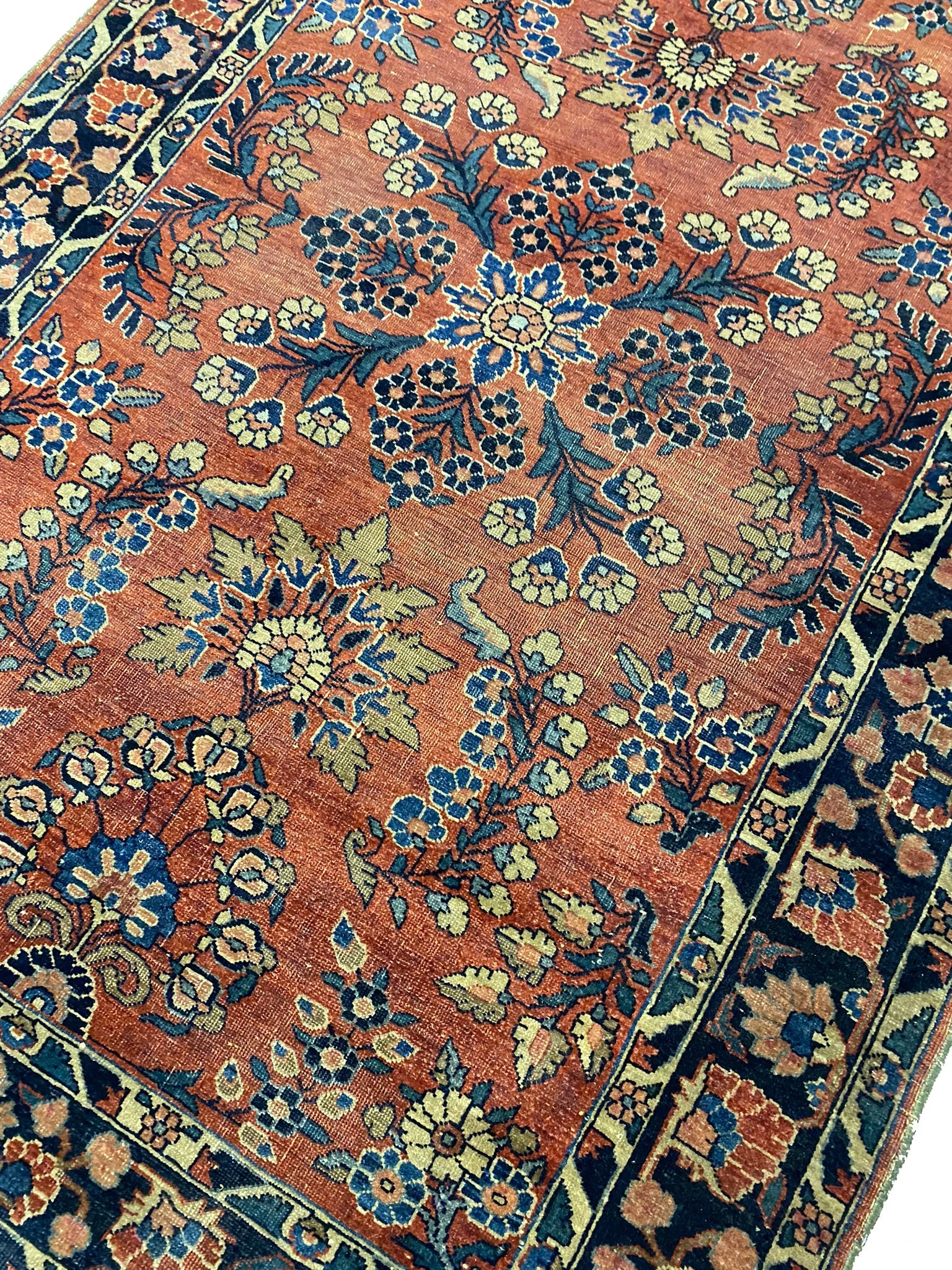 3.4 x 5 hand-knotted sarouk-pattern wool rug, corner detail