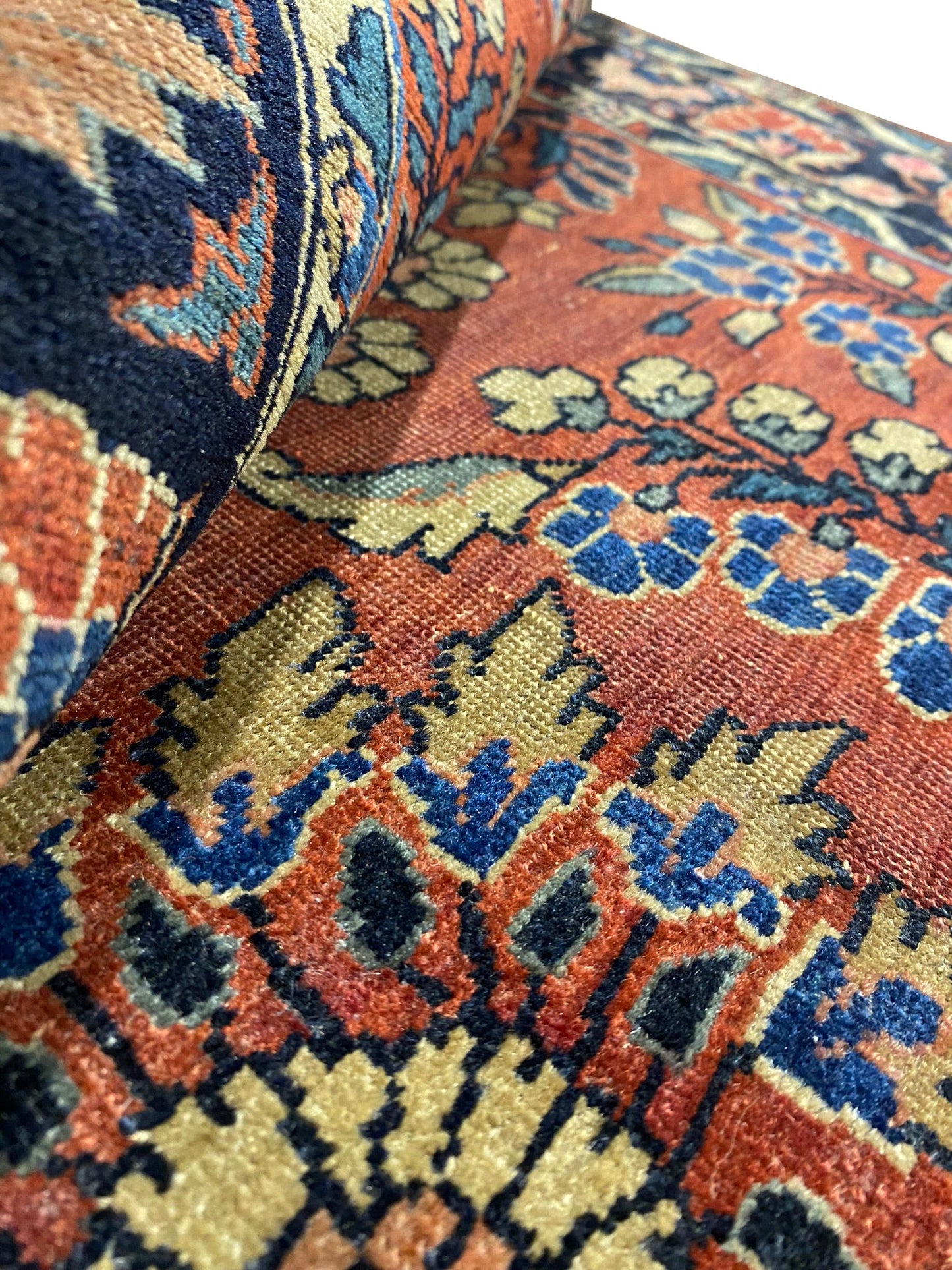 3.4 x 5 hand-knotted sarouk-pattern wool rug, alternate angle 2