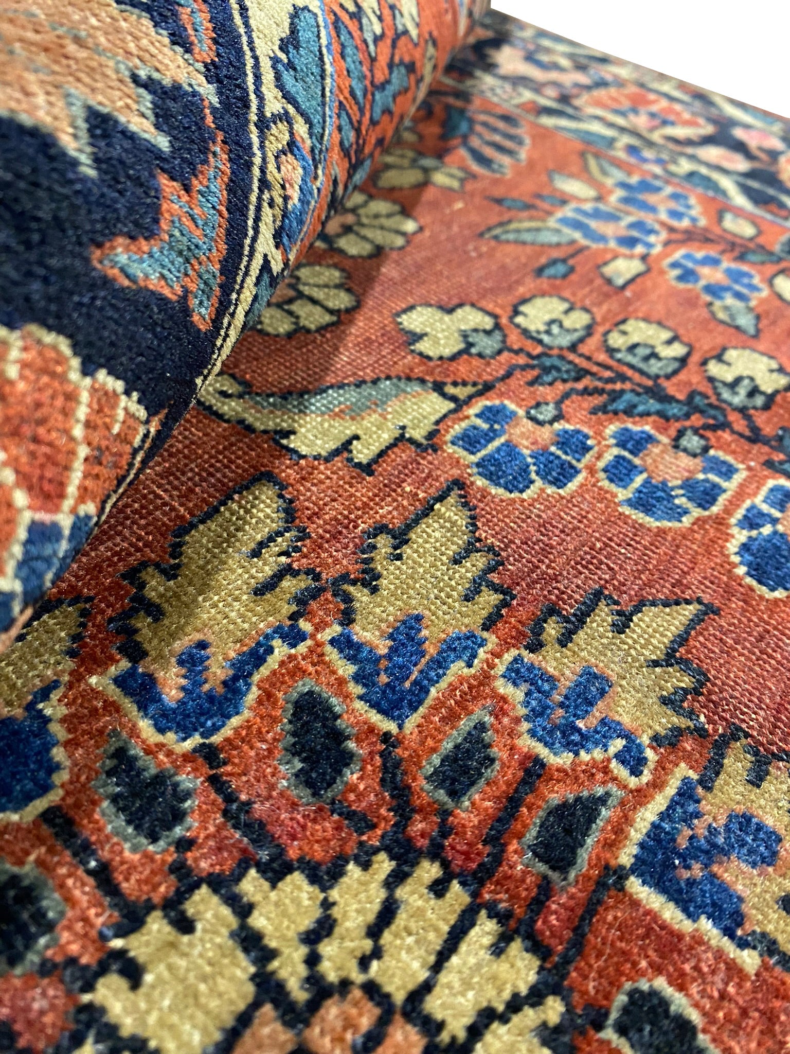 3.4 x 5 hand-knotted sarouk-pattern wool rug, alternate angle 2