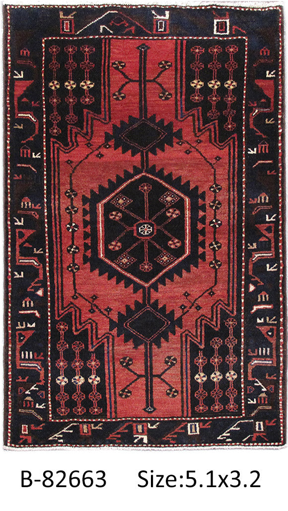 Tribal Hamadan-style small rug, repeating geometric motif detail