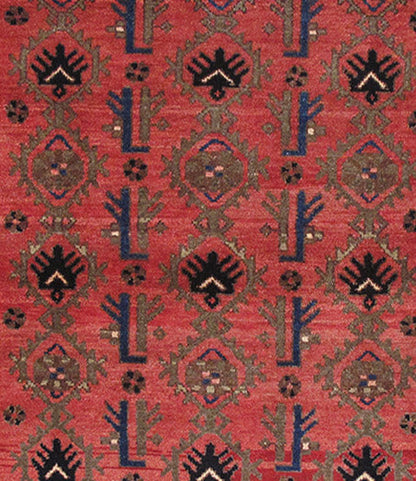 Tribal Hamadan-style small rug, border pattern close-up in ivory and navy