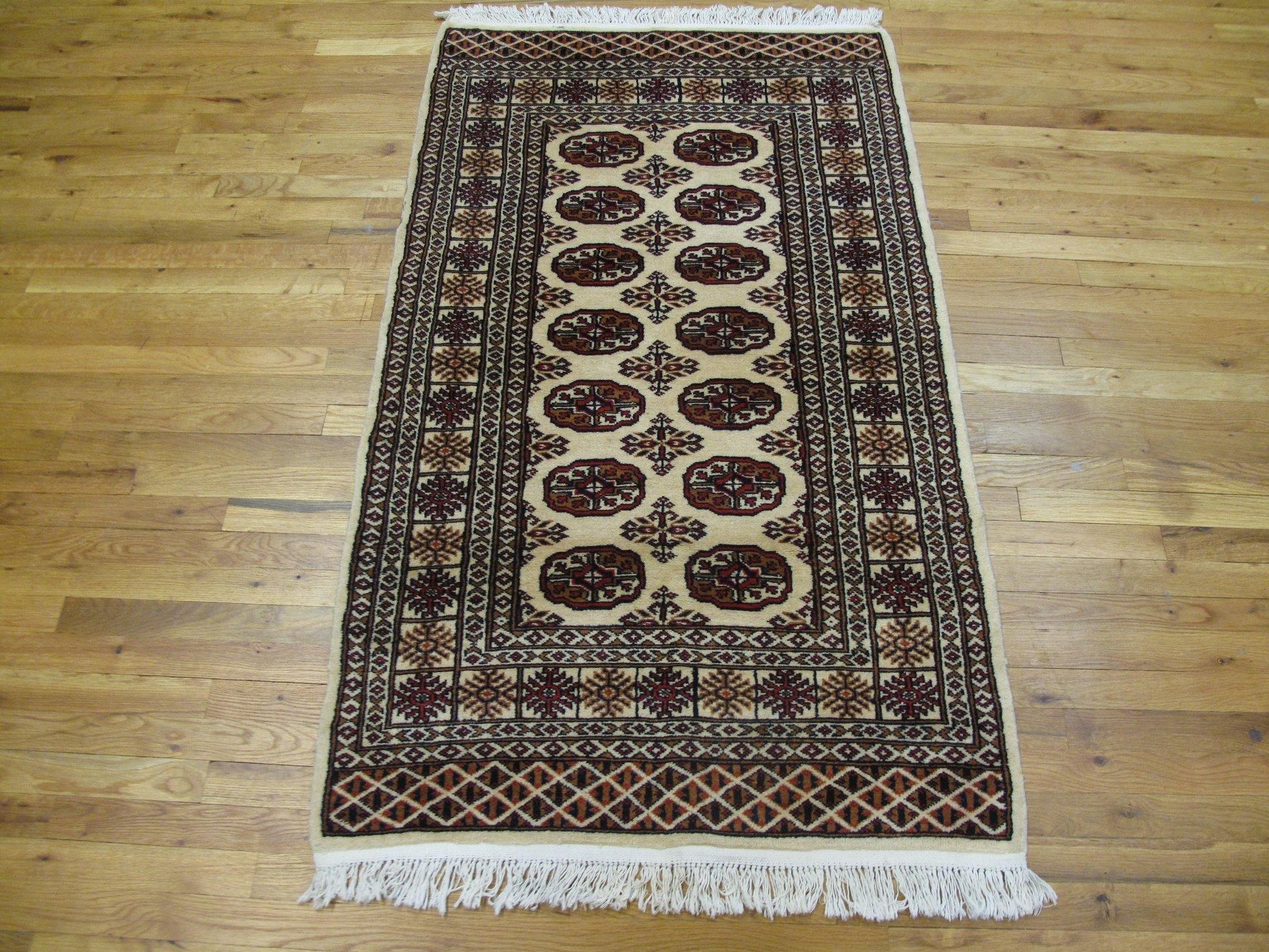 3 x 5 hand-knotted bokhara wool rug, corner detail