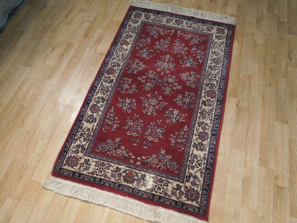 3 x 5 hand-knotted sarouk-pattern wool rug, corner detail