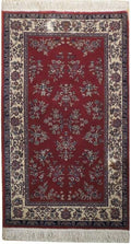 3 x 5 hand-knotted sarouk-pattern wool rug, top view