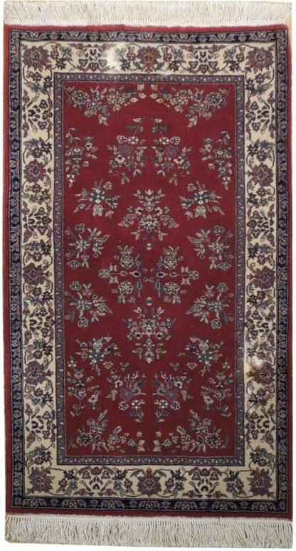 3 x 5 hand-knotted sarouk-pattern wool rug, top view