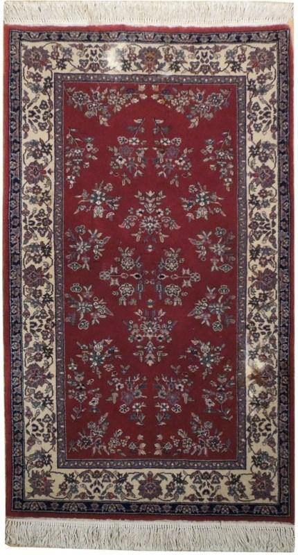 3 x 5 hand-knotted sarouk-pattern wool rug, top view
