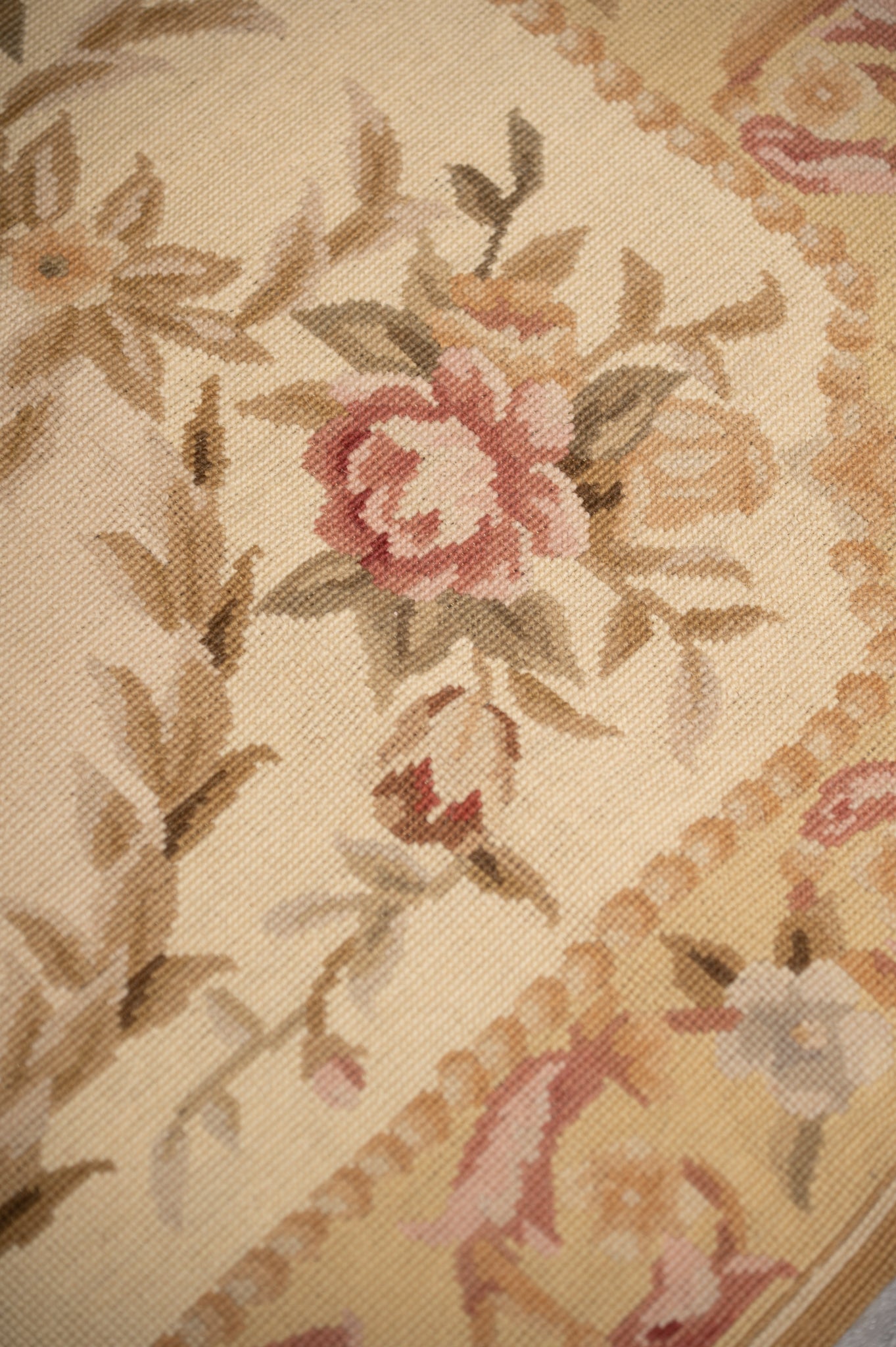 Aubusson needlepoint small rug, edge and selvedge close-up