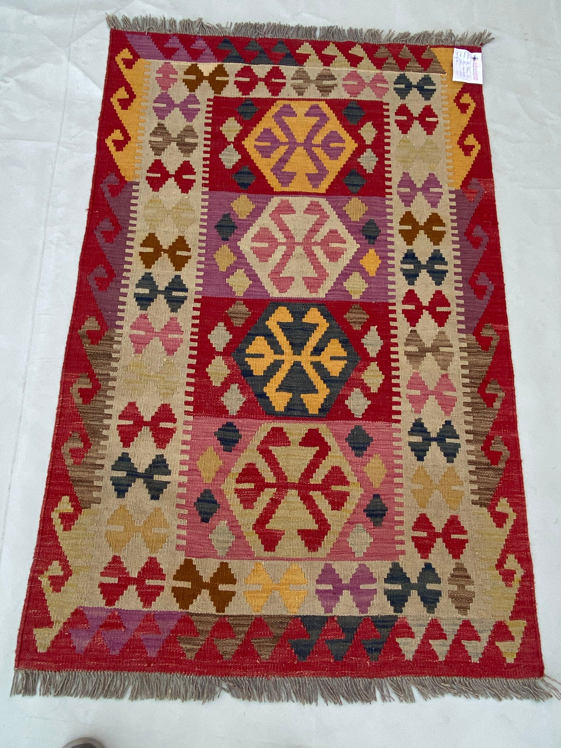 3 x 5 hand-woven kilim wool rug, corner detail
